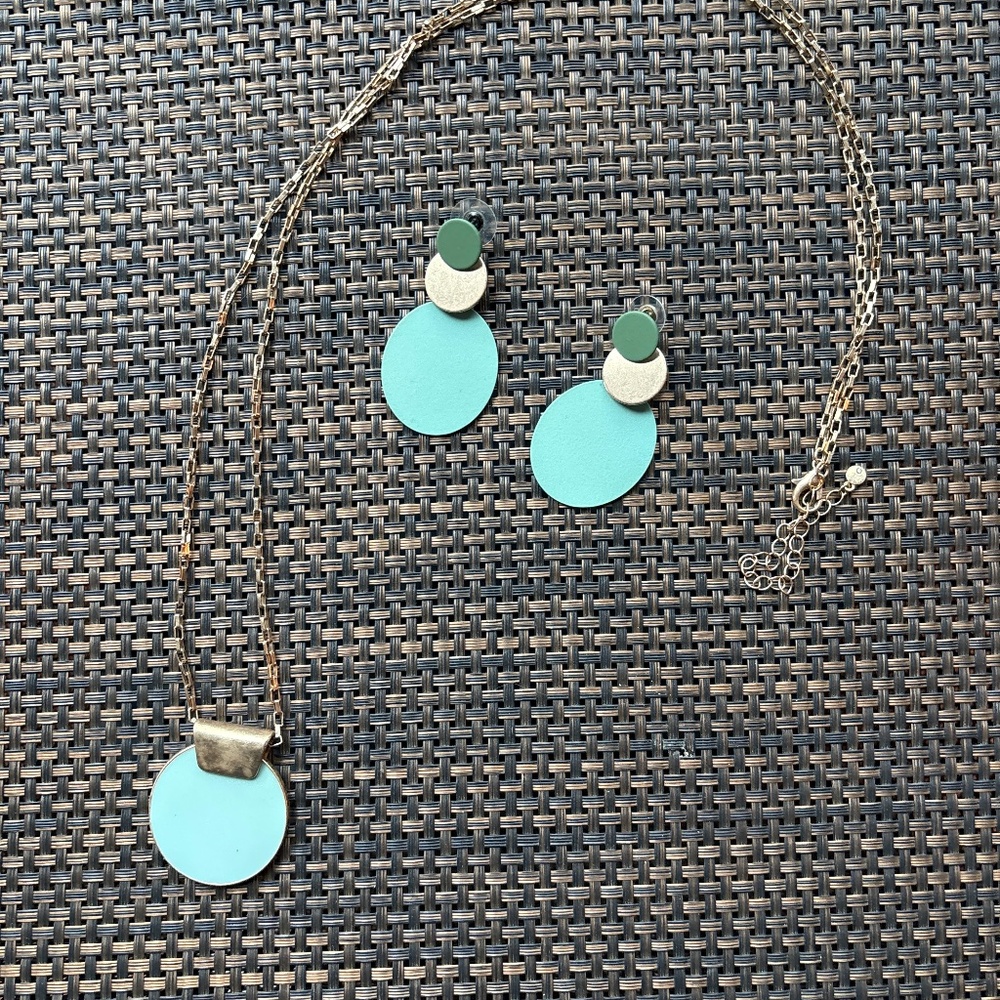 Necklace and earrings set